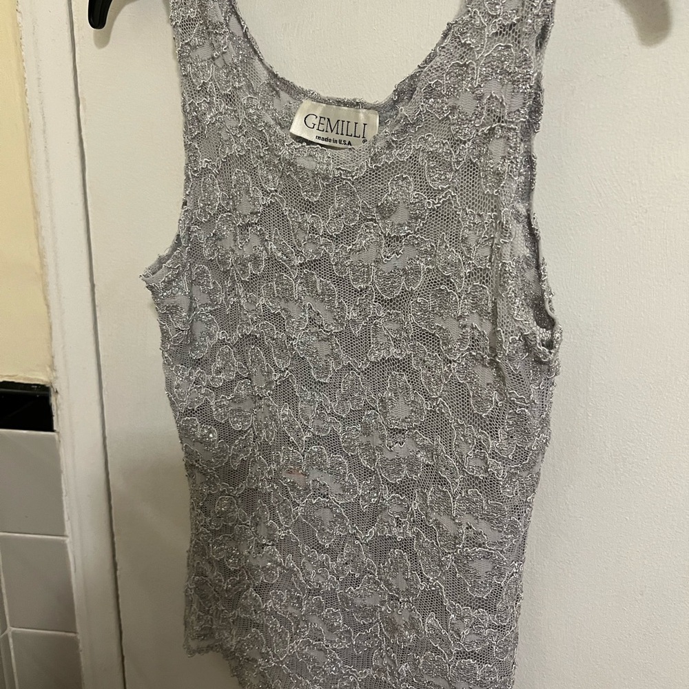 Gray Fitted Tank Top with Sleeveless Design